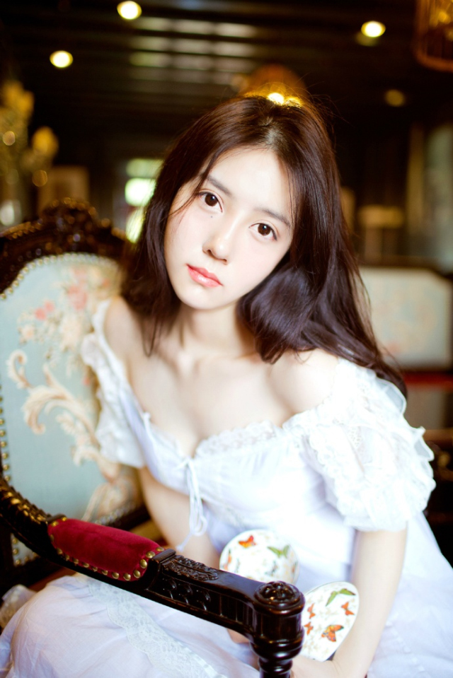 云淡风轻，细水长流，何止君子之交。爱情不也是如此，才叫落花流水，天上人间?——三毛《亲爱的三毛》